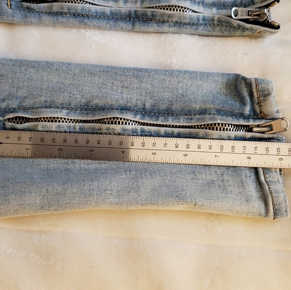 MNML Button-fly zipper, detail @ ankle, light wash. Labeled size 30 - Picture 7 of 9